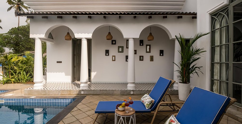 Maison 9 - Walkway and poolside